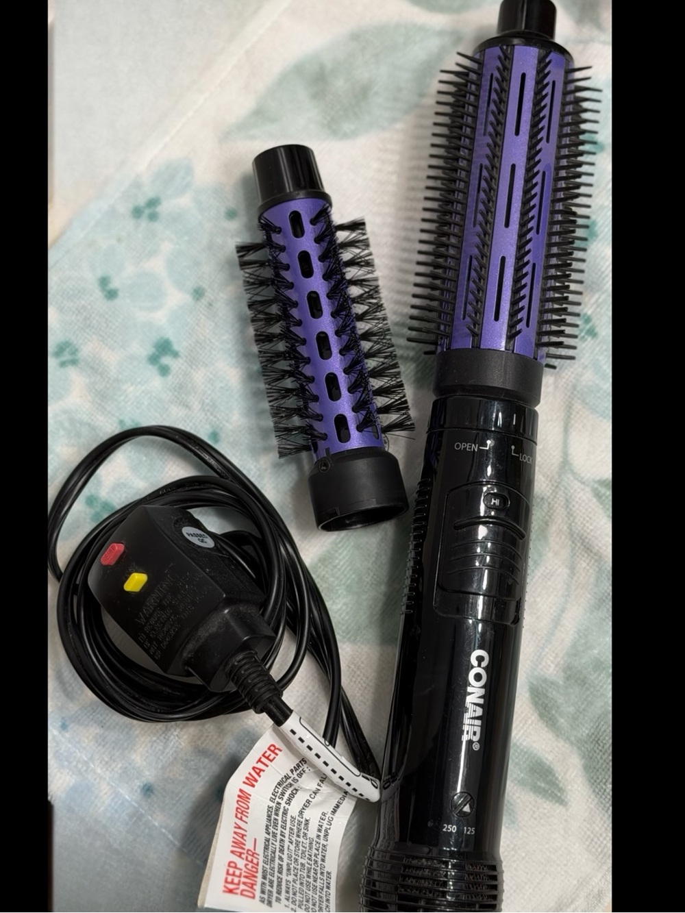 Conair InfinitiPro Hot Air Spin Brush Rotating Styler 2 Attachments